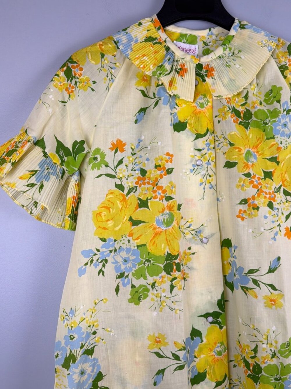 Heiress Robe Women M Yellow Floral Mod 1960s Mid Century Modern Pleated Trim Vtg